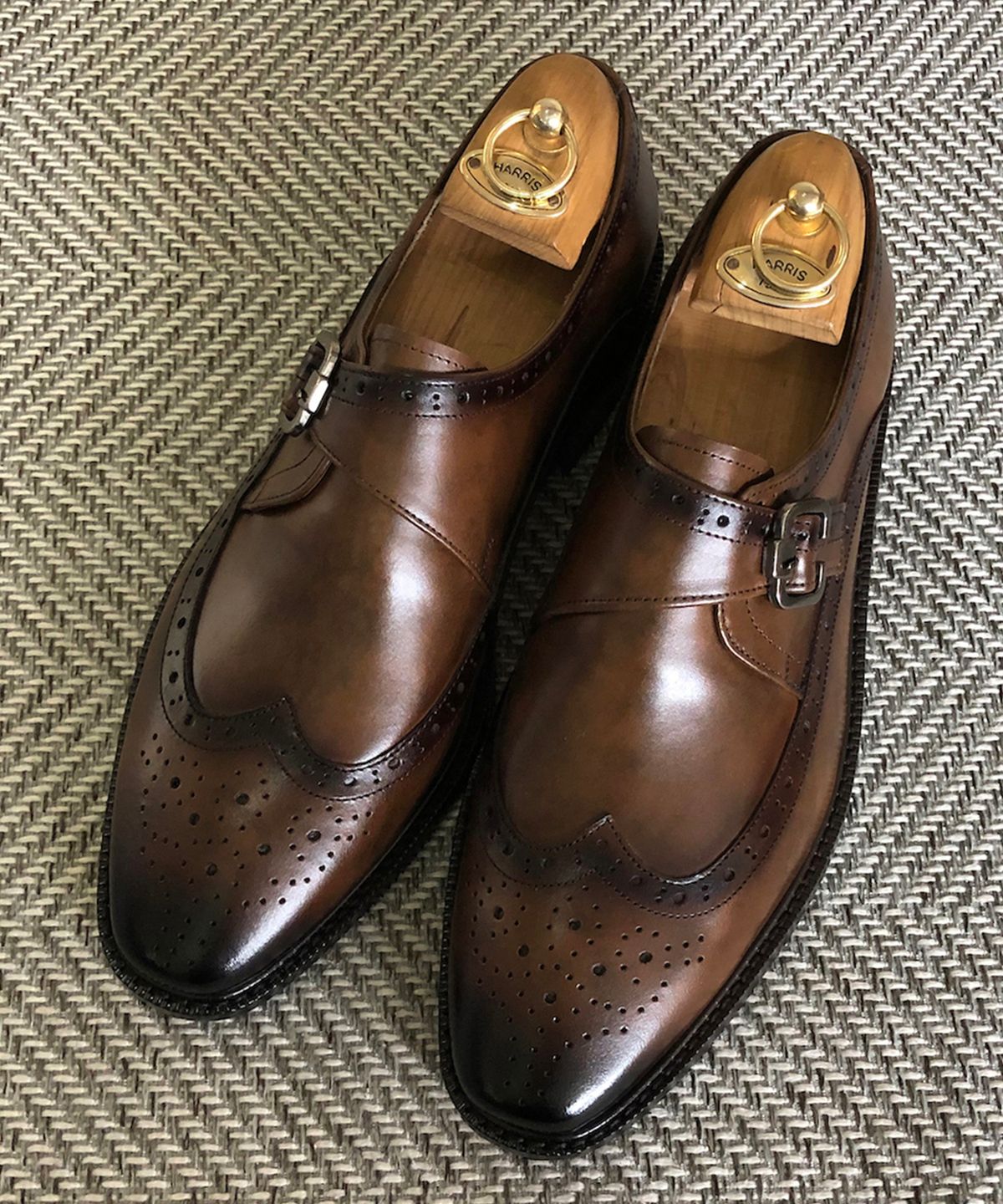 조앤슈(JOENSHOE) 던킨 싱글 몽크스트랩 스테인브라운