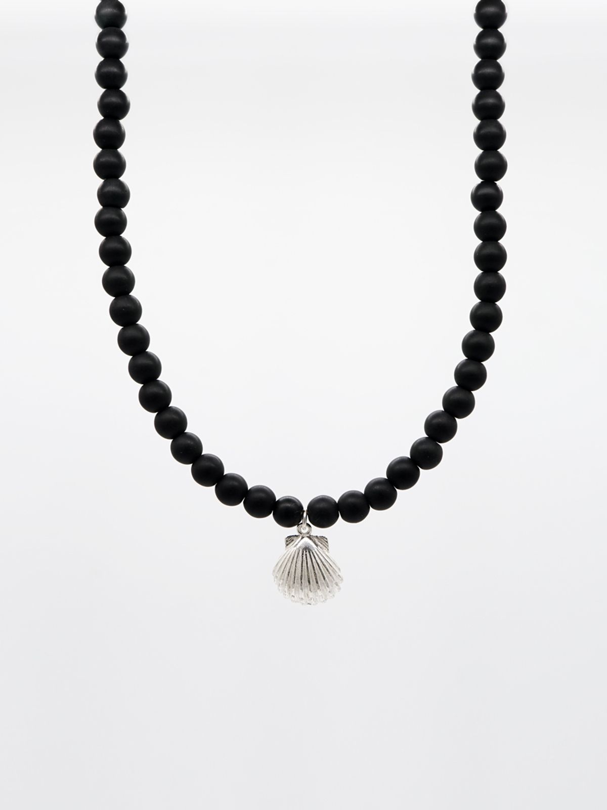 하카블랙스(HAKKABLACKS) Black Shell Necklace