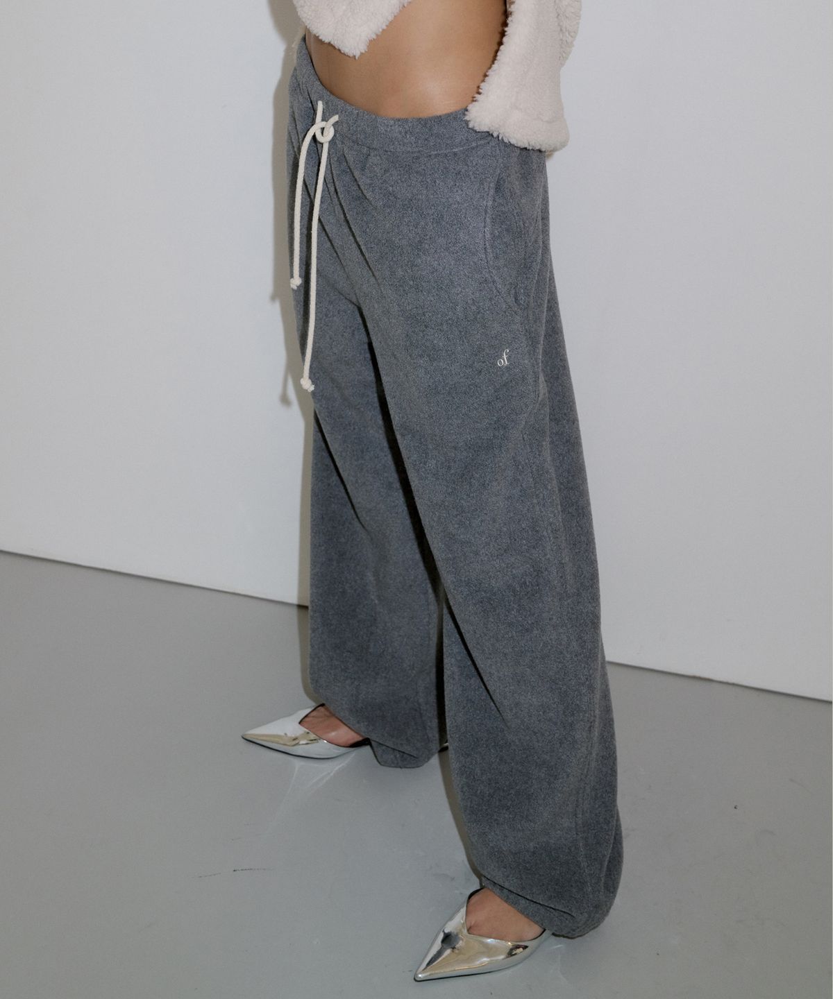 오버듀플레어(OVERDUEFLAIR) OF WARM JOGGER PANTS_CHARCOAL