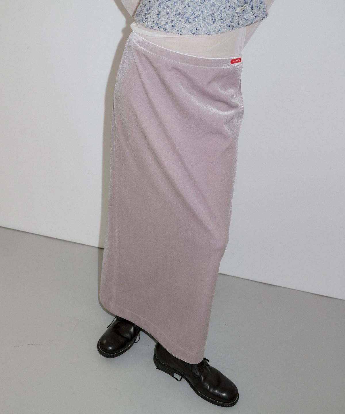 오버듀플레어(OVERDUEFLAIR) VELVET LONG SKIRT_SILVER