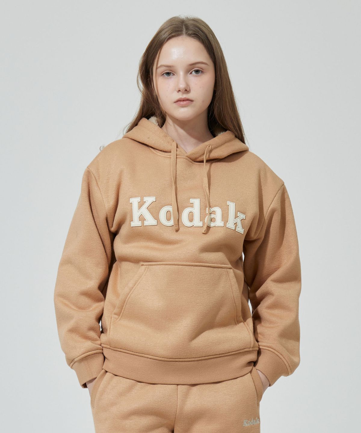 코닥(KODAK) 브라우니 세미오버핏 라이트웜 기모 후드 BEIGE