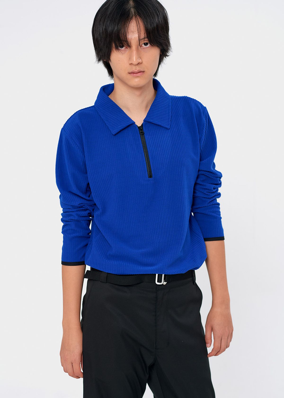 이레귤러(IRREGULAR) EMBOSS HALF ZIP SHIRT (BLUE)