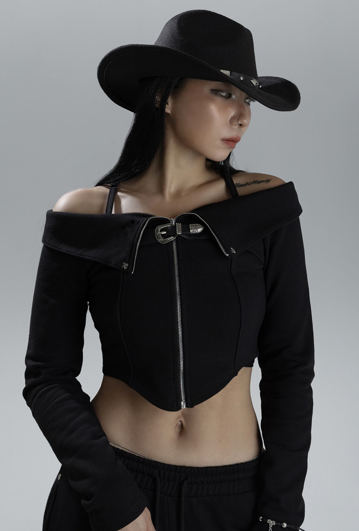 레피브(REPIVV) Western Off-Shoulder Top