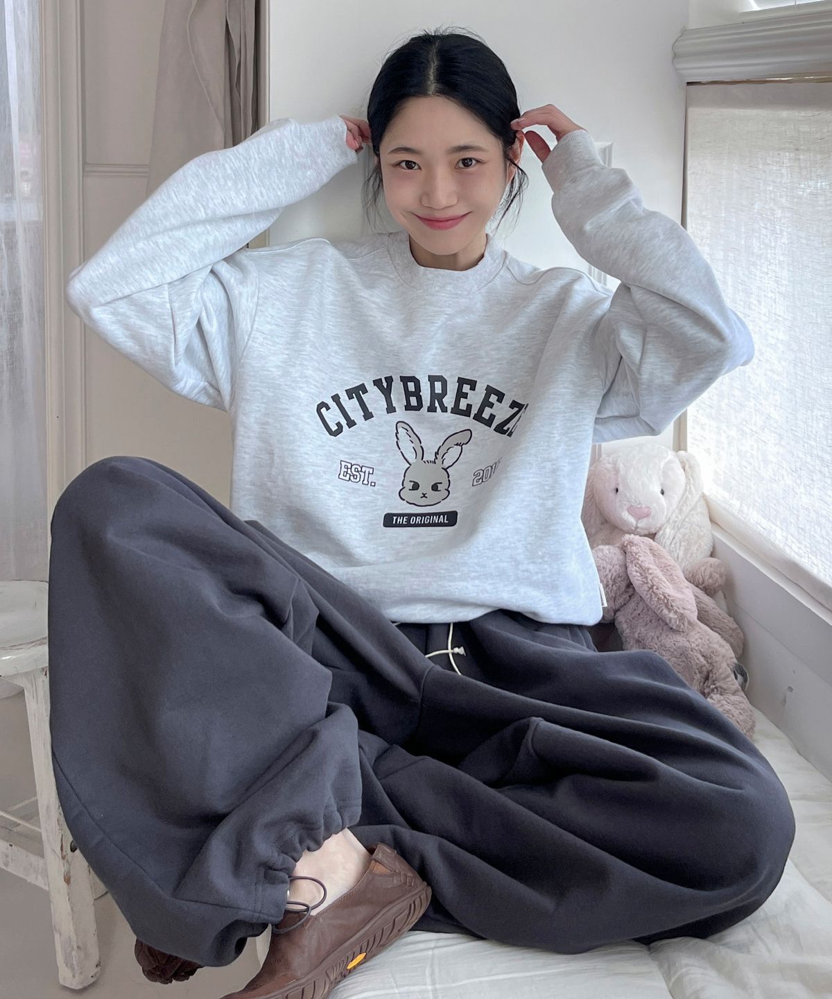 시티브리즈(CITYBREEZE) 시티 스내피 그래픽 스웨트 셔츠_MELANGE WHITE