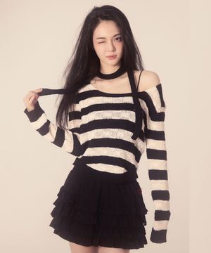 베티붑 머플러 스트라이프 U넥 니트_블랙