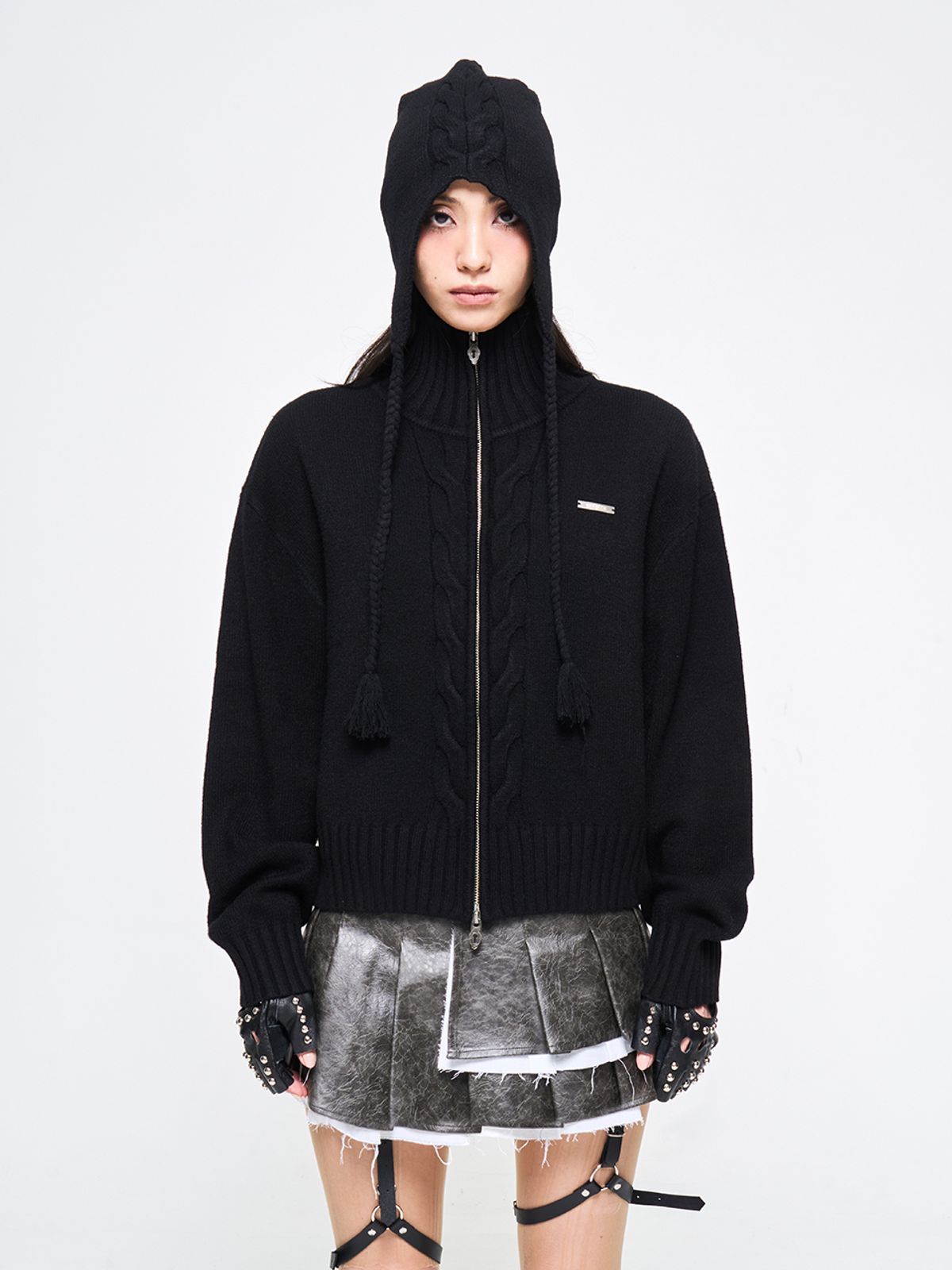 와이이이엘(YEEL) CABLE KNIT METAL LOGO ZIP-UP BLACK