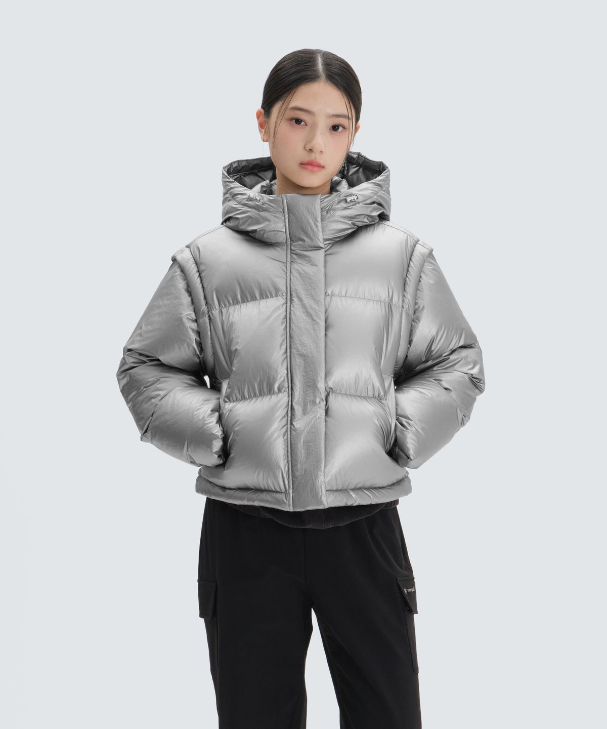 스노우피크 어패럴(SNOWPEAK APPAREL) 글로시 여성 후드 디테쳐블 푸퍼 다운 자켓 (S24WWTDJ23) Silver