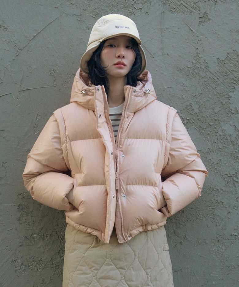 글로시 여성 후드 디테쳐블 푸퍼 다운 자켓 (S24WWTDJ23) Light Pink