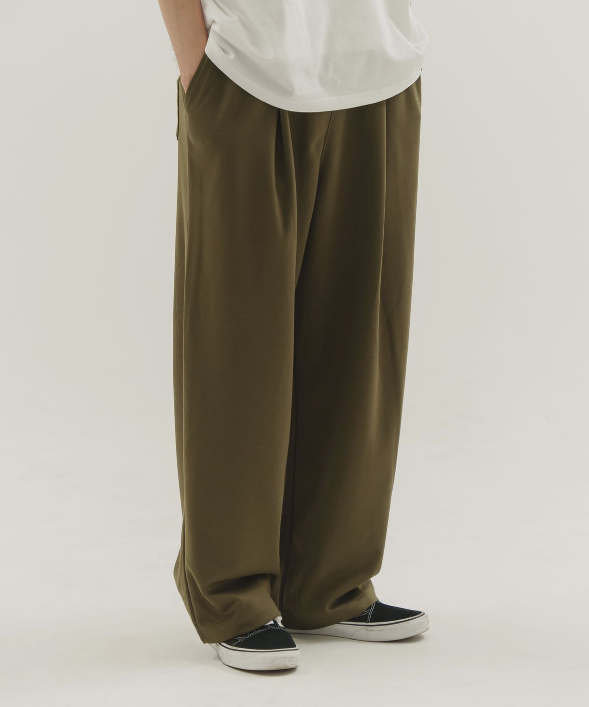 카멜워크(CAMEL WORK) 원 턱 와이드 스웨트팬츠(카키)