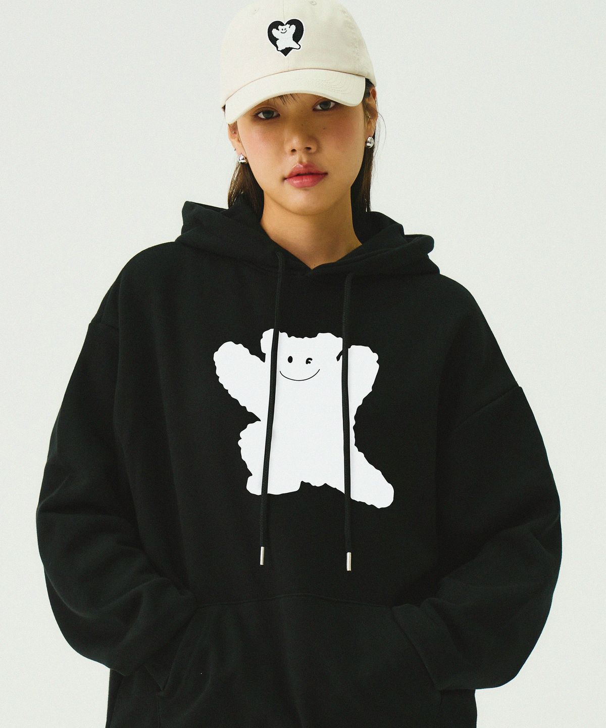 그레이버(GRAVER) [UNISEX]빅 베어스마일 후드티_블랙