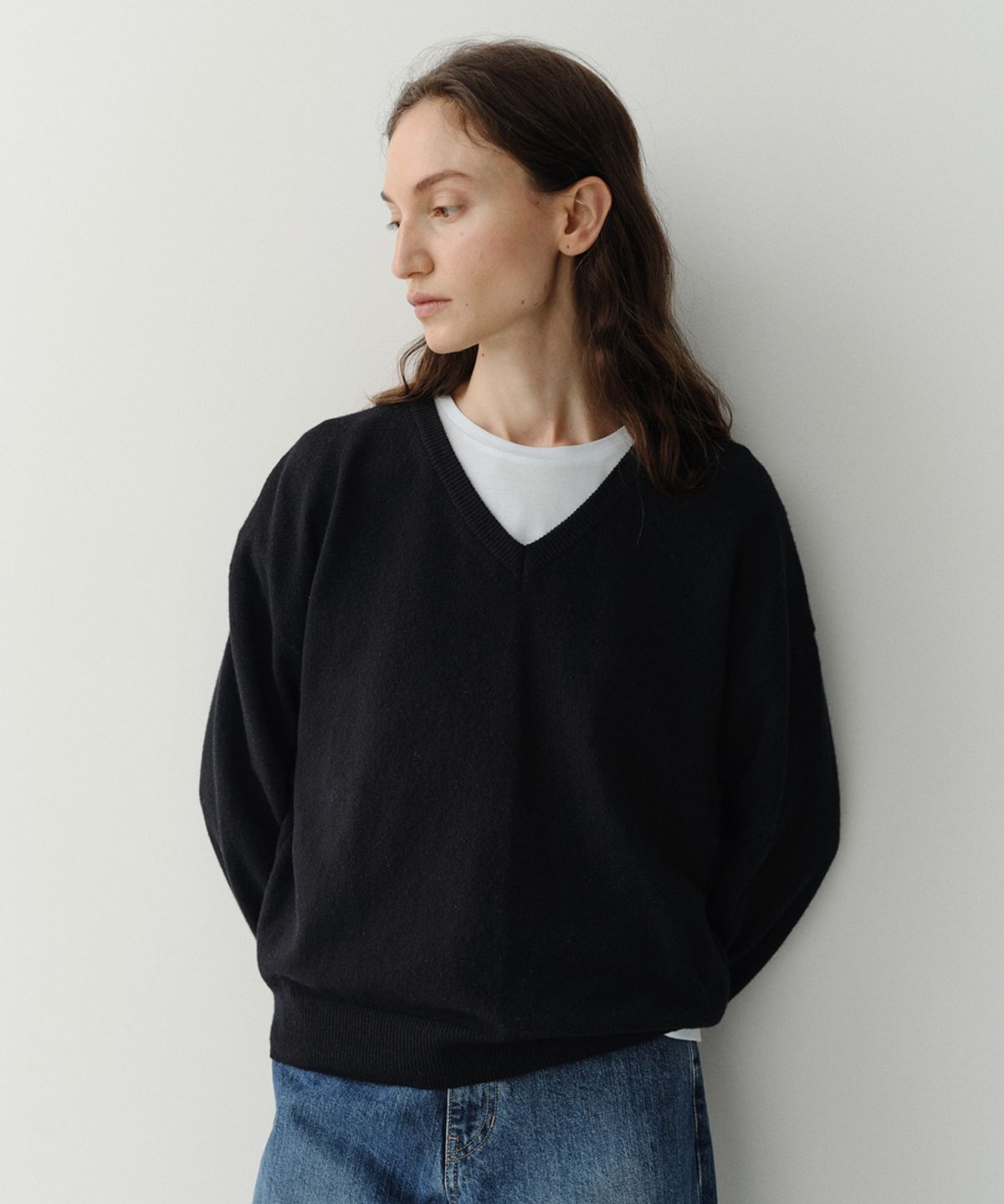 이아(EAAH) RODE CASHMERE V NECK PULLOVER (BLACK)