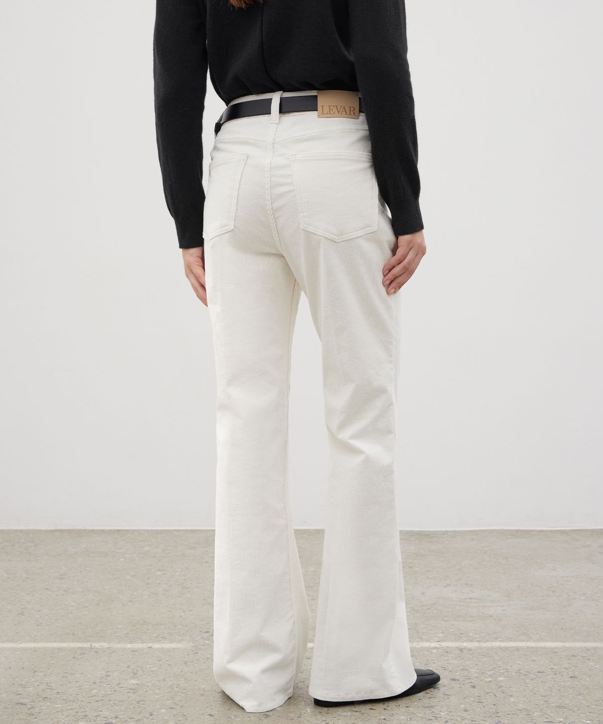 르바(LEVAR) Mellow Corduroy Bootcut Pants - Milky Cream