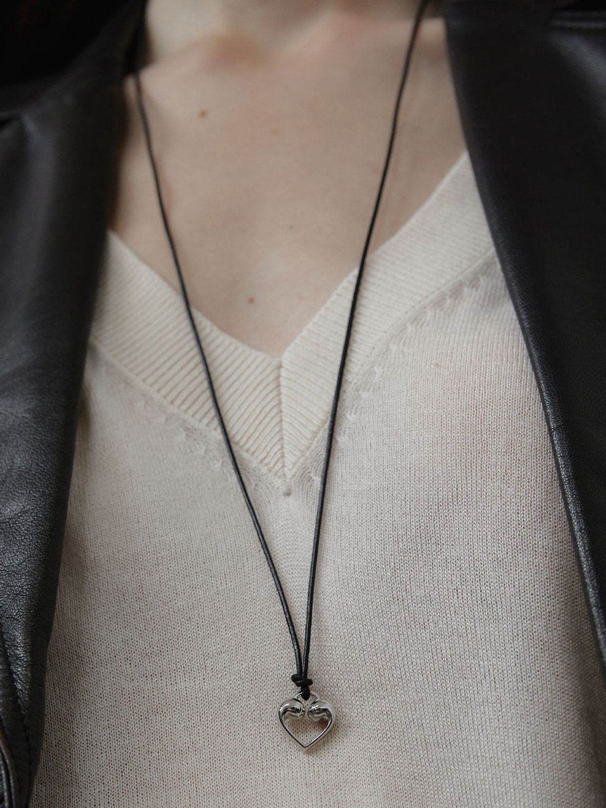 러브미몬스터(LOVE ME MONSTER) Mont Long Leather Necklace (L243MNK040)