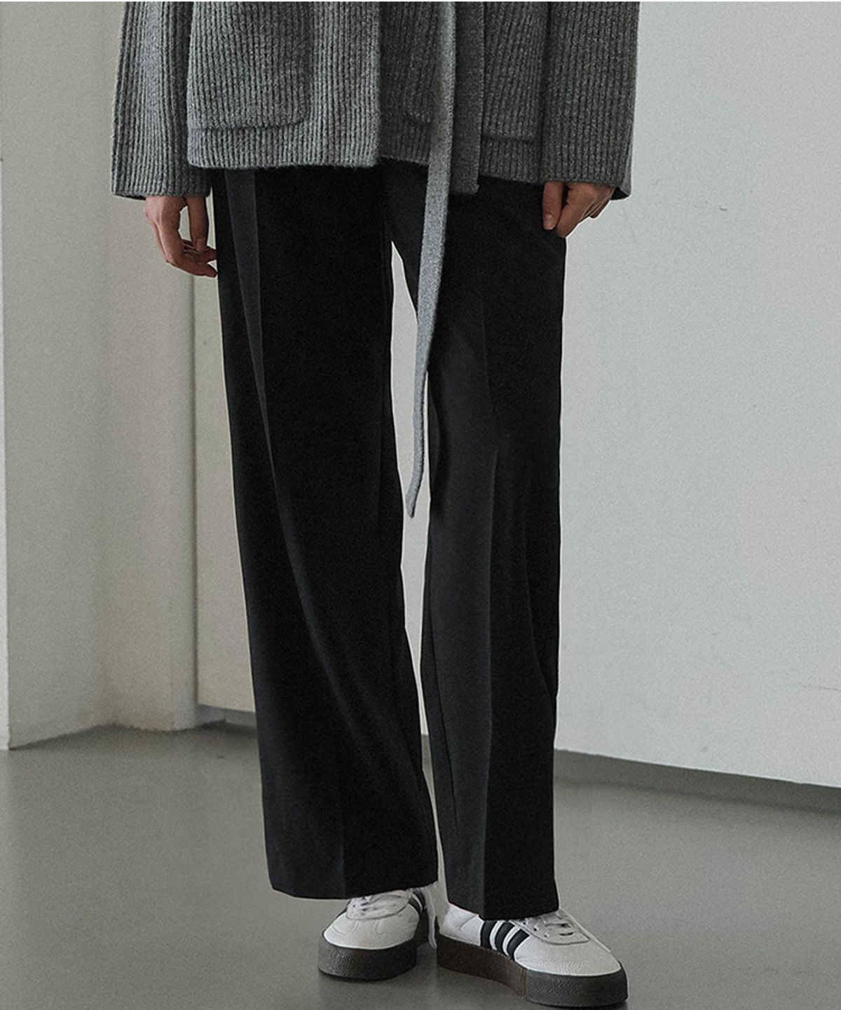드헤베(DEHEVE) Basic Two Tuck Slacks [Black]