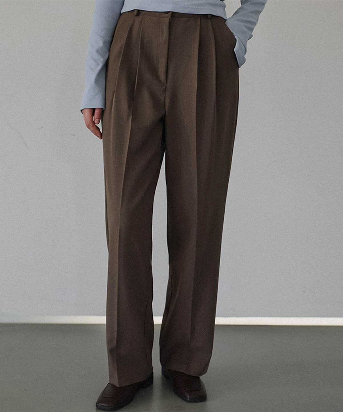 드헤베(DEHEVE) Basic Two Tuck Slacks [Brown]