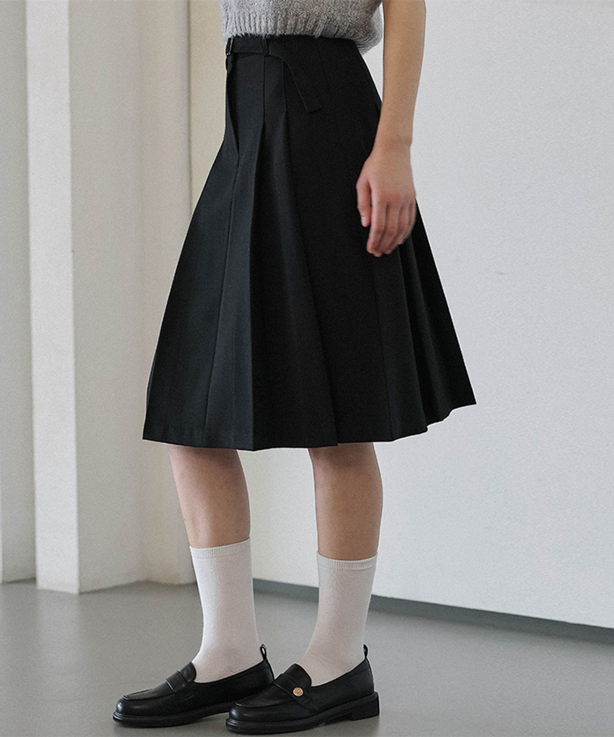 드헤베(DEHEVE) Belt Pleats Midi Skirt [Black]