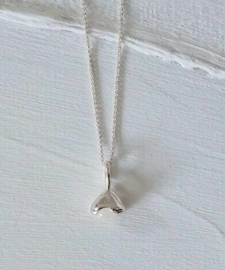 GROTTO NECKLACE 08