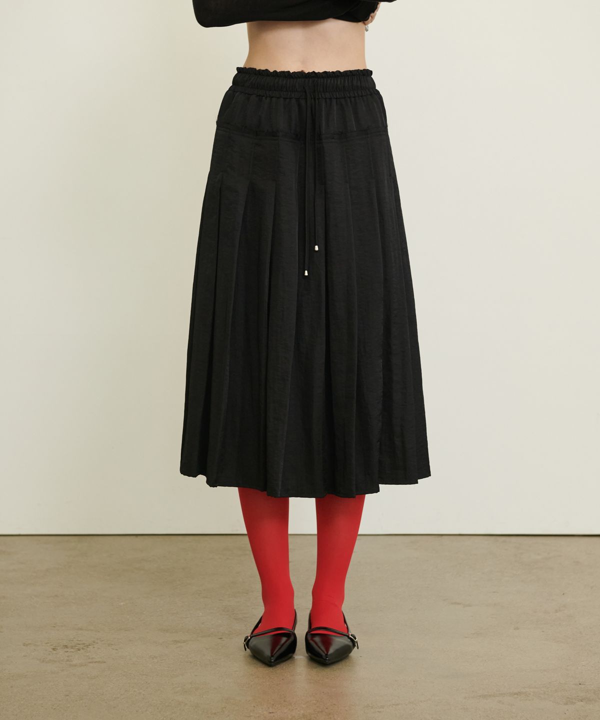 언뮤트(UNMUTE) NEW MODERN PLEATED SKIRT_BLACK