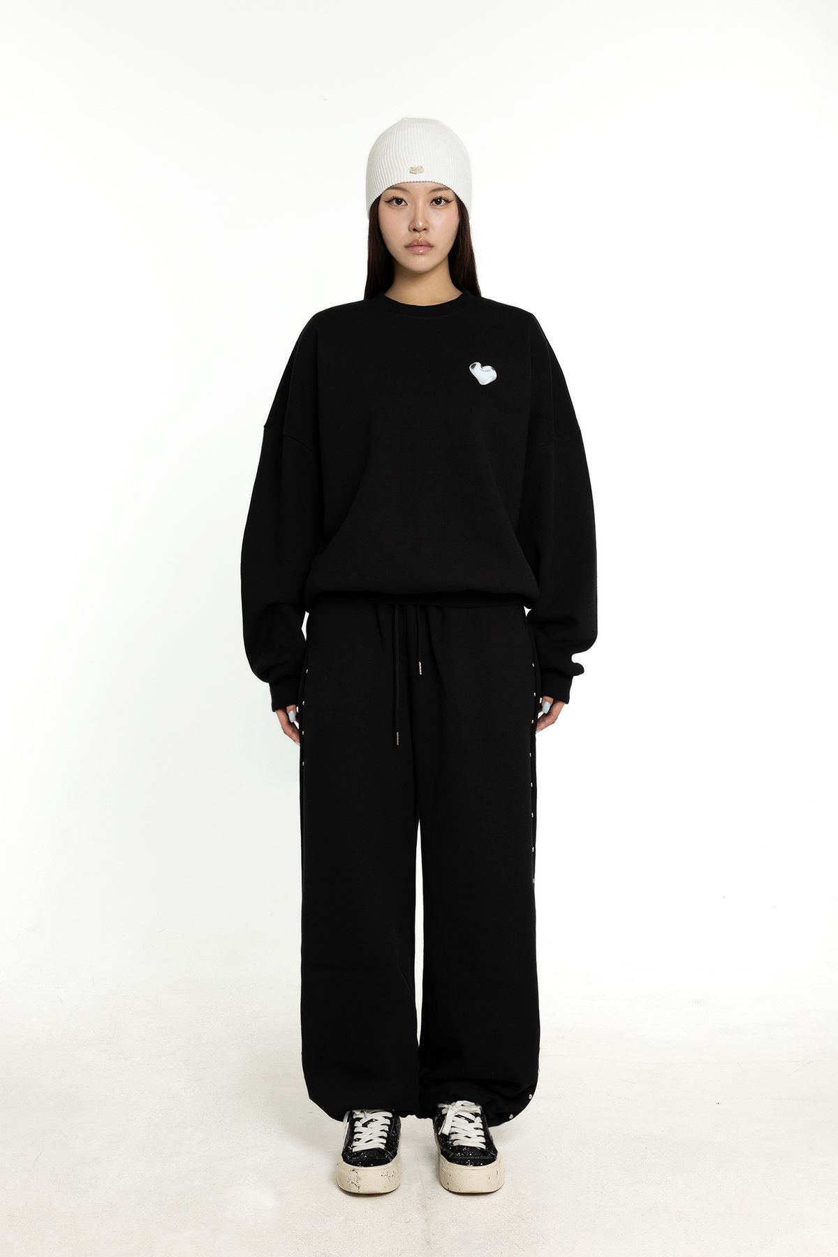 위드노쇼어(WITHNOSHORE) heartwave sweat shirts  - black