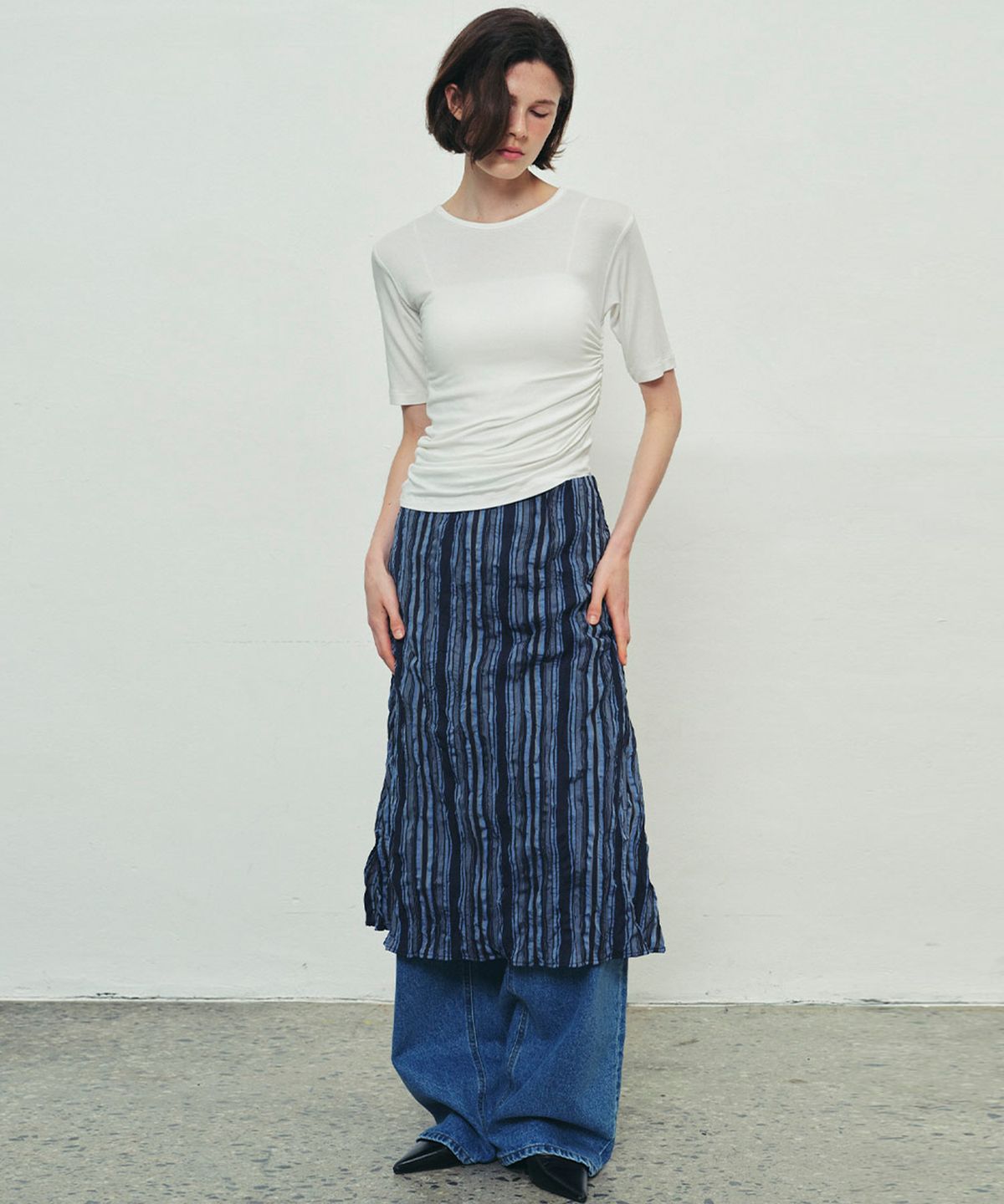 쏘이르(SO IR) STRIPE WRINKLE SKIRT - NAVY