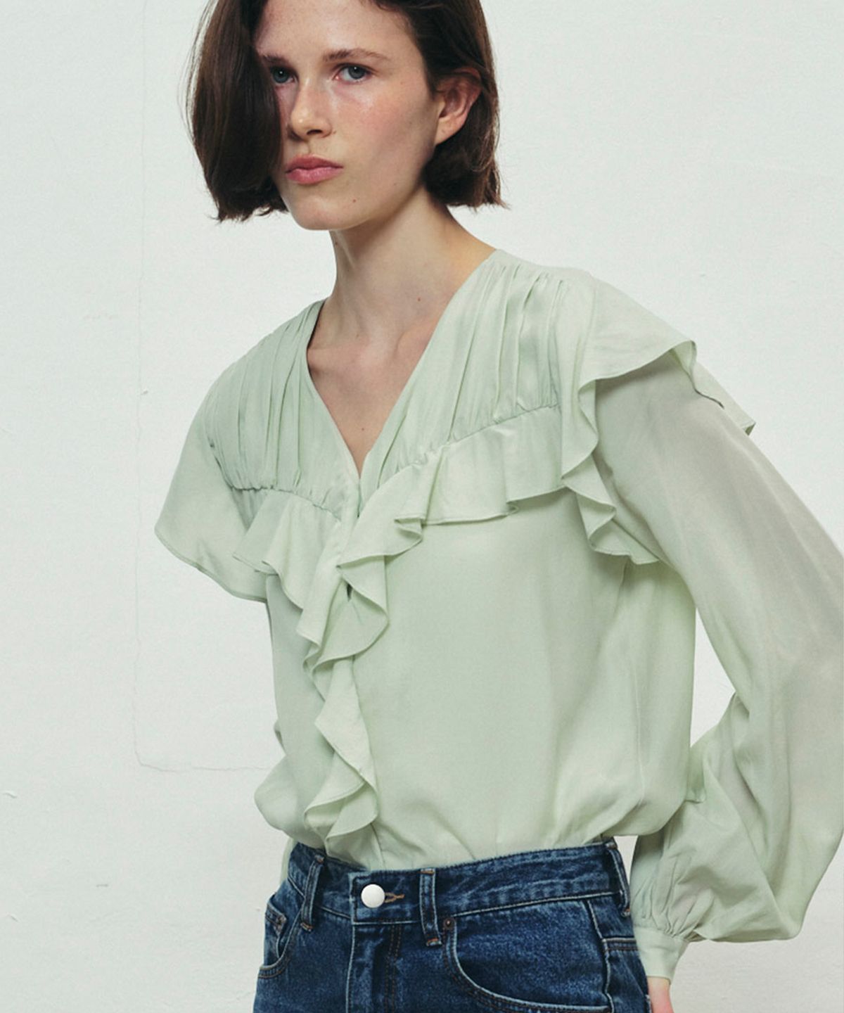 쏘이르(SO IR) RUFFLE SHIRRING BLOUSE - GREEN