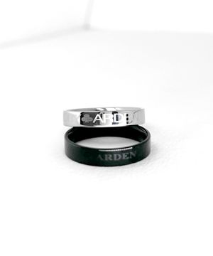 [남여공용] 써지컬스틸 4MM 블랙&실버 유광각인반지 / GSPR-003-2