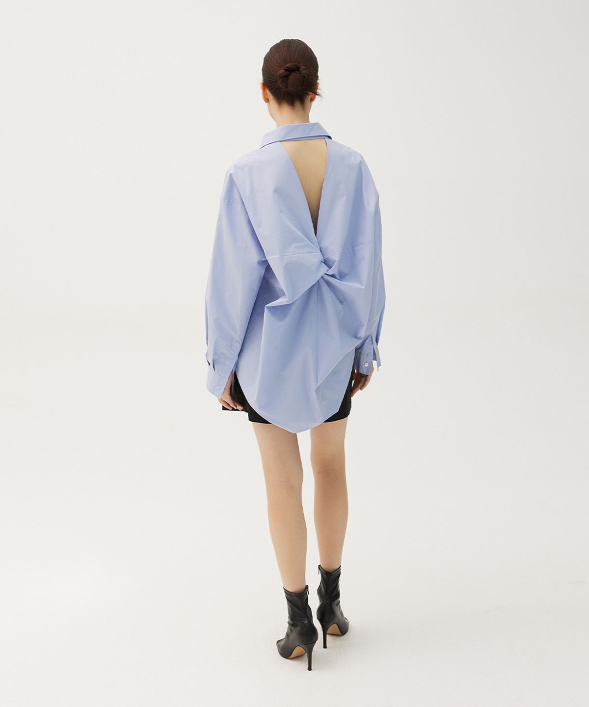 므아므(MMAM) Cutout back twist shirt