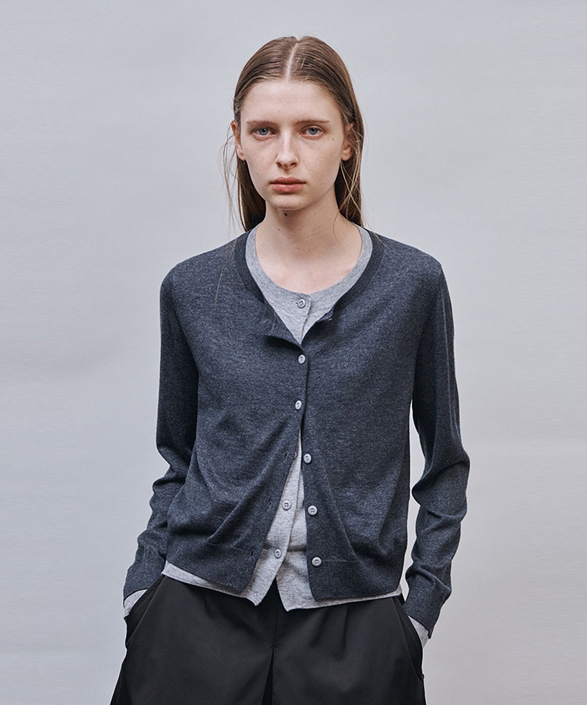 아위(AHWE) COLOR-BLOCK CARDIGAN_Charcoal