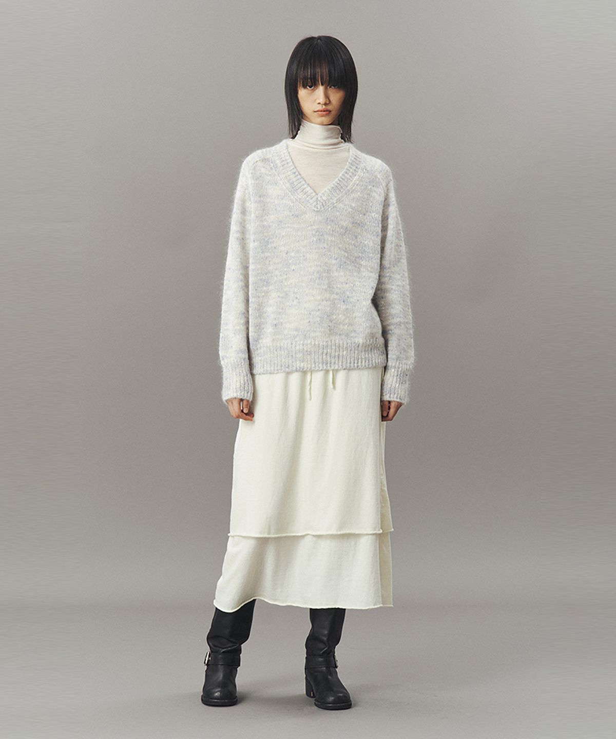 아위(AHWE) MOHAIR V-NECK SWEATER_BLUE