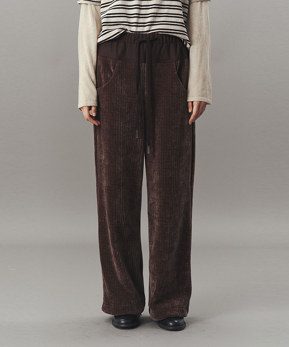 아위(AHWE) CORDUROY COMBO PANTS_BROWN