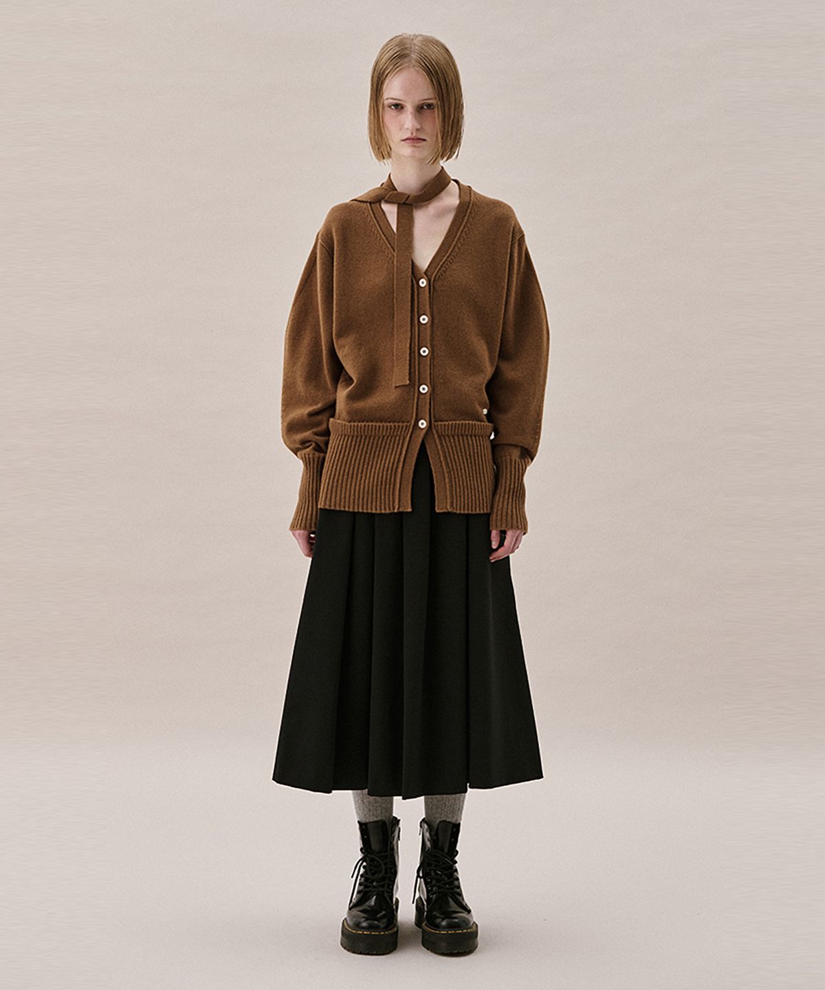 아위(AHWE) WOOL TIE CARDIGAN_BROWN