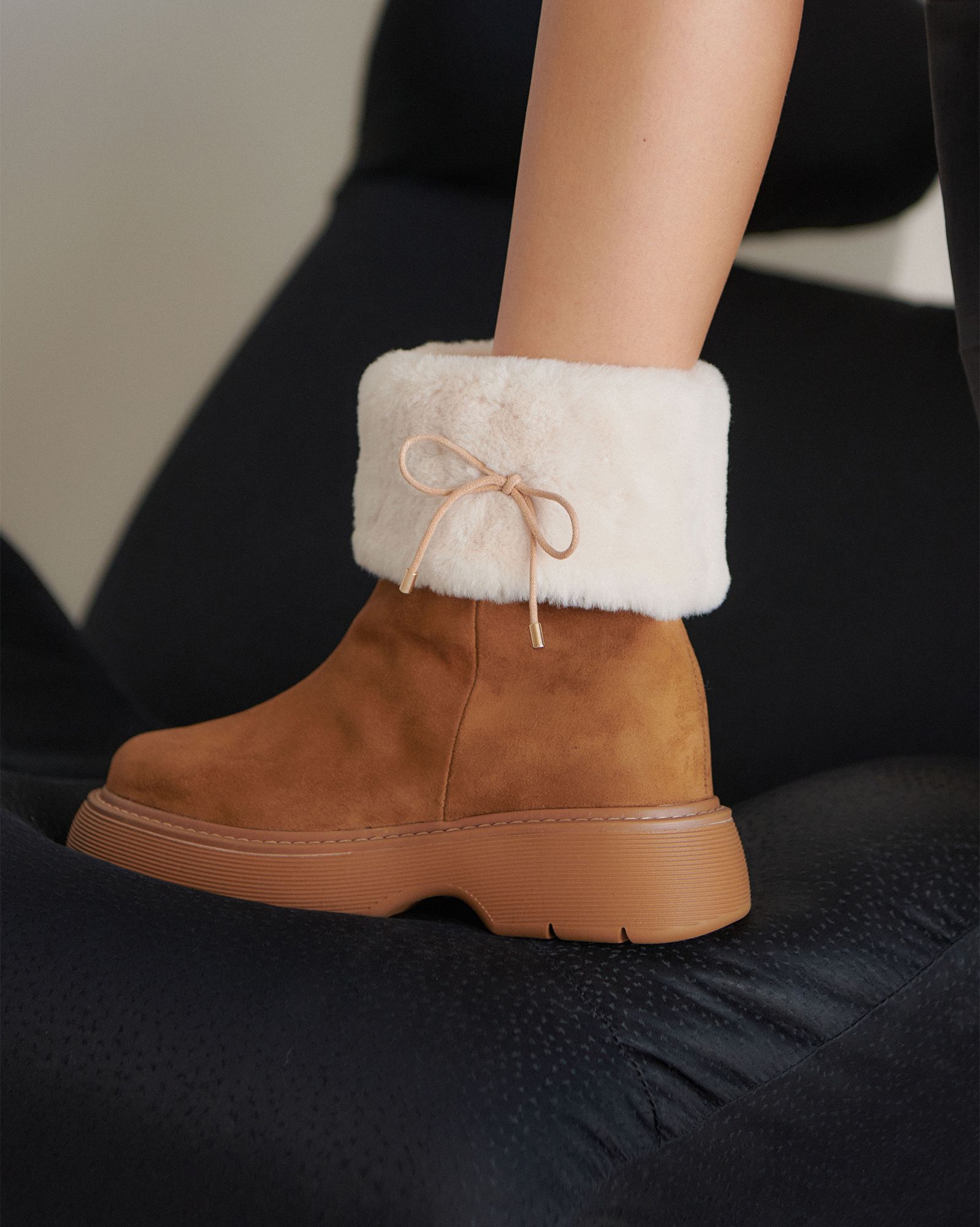 MUSINSA | TAGTRAUME Lilt Ribbon Suede Fur Ankle Boots - Beige Suede
