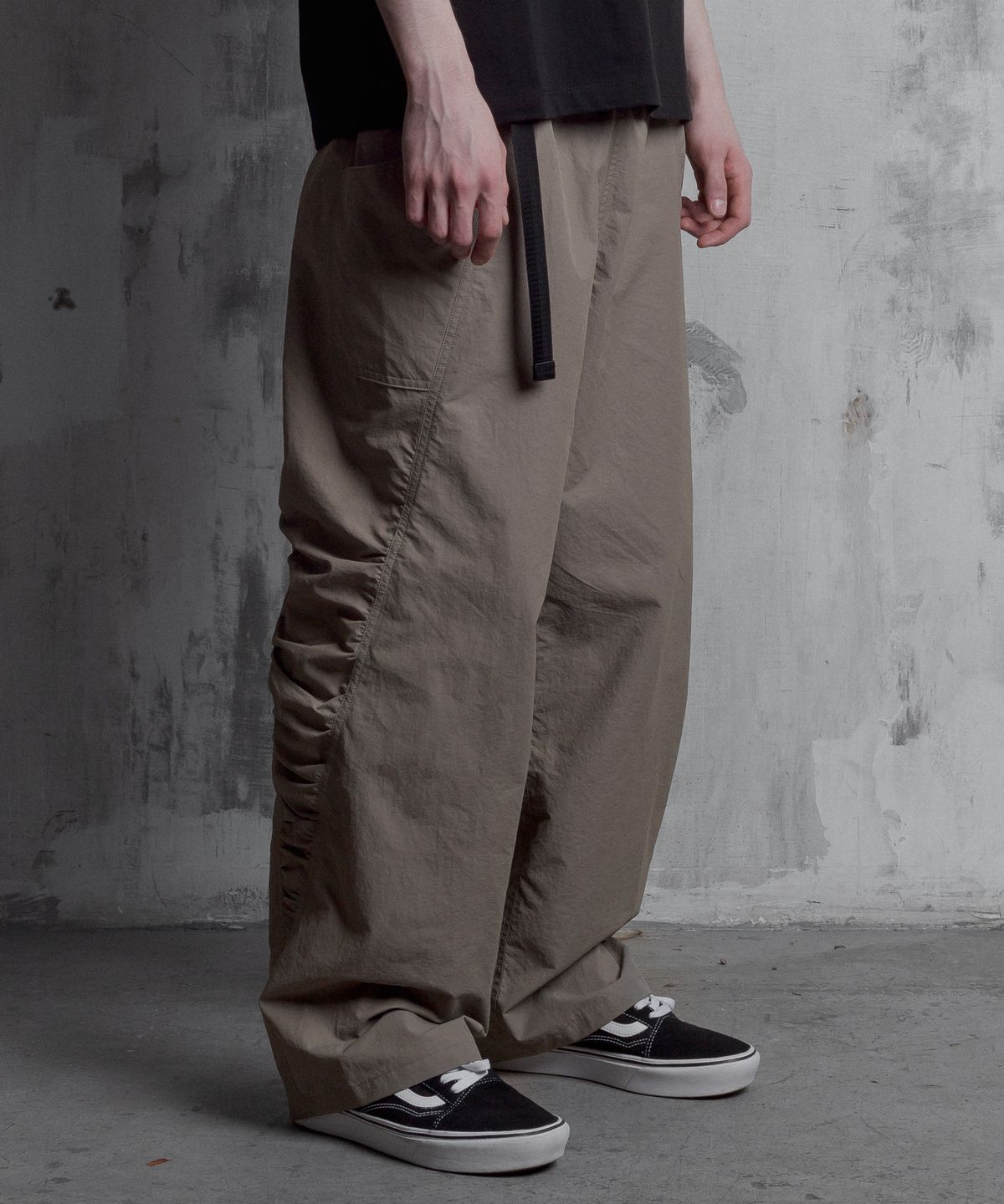 슈브토(SHVTO) Side pleats pants