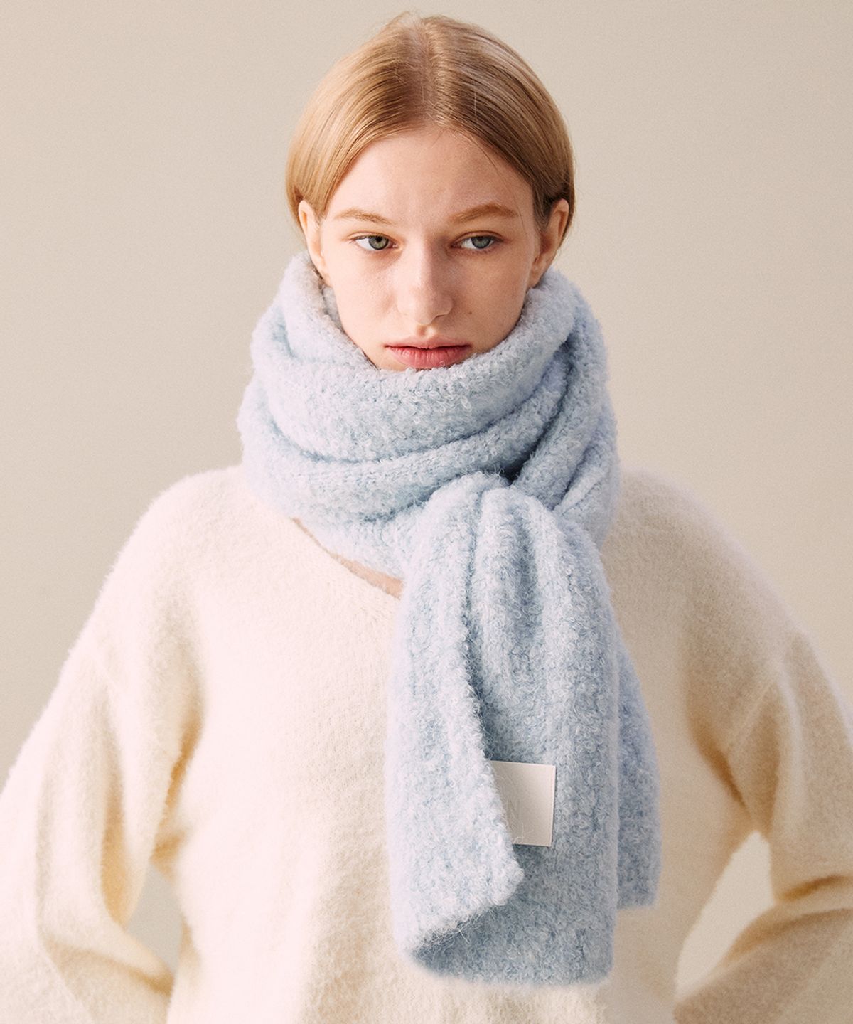 실른(SILN) Long cloud boucle knit muffler (BABY BLUE)