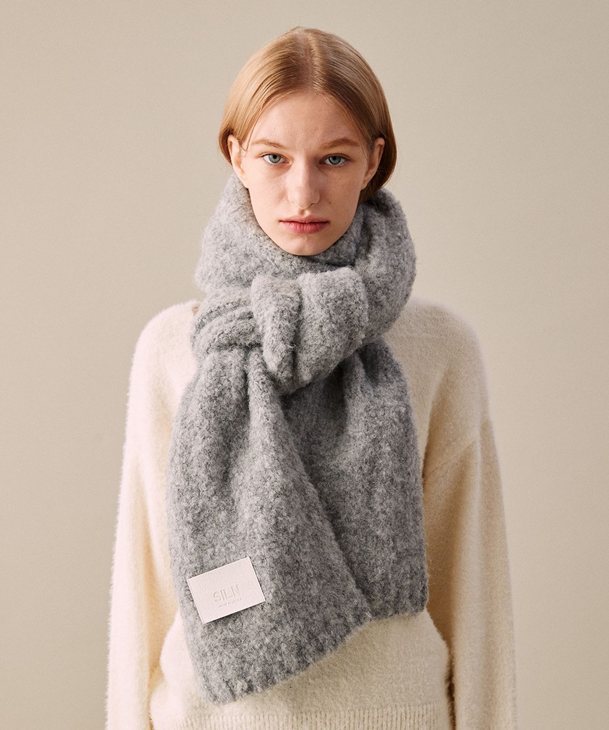 실른(SILN) Long cloud boucle knit muffler (GREY)