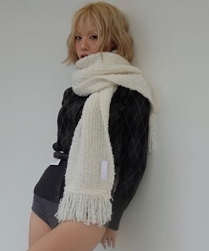겨울 부클 털 머플러 HUGE TASSEL MUFFLER / MOHAIR BOUCLE / CREAM