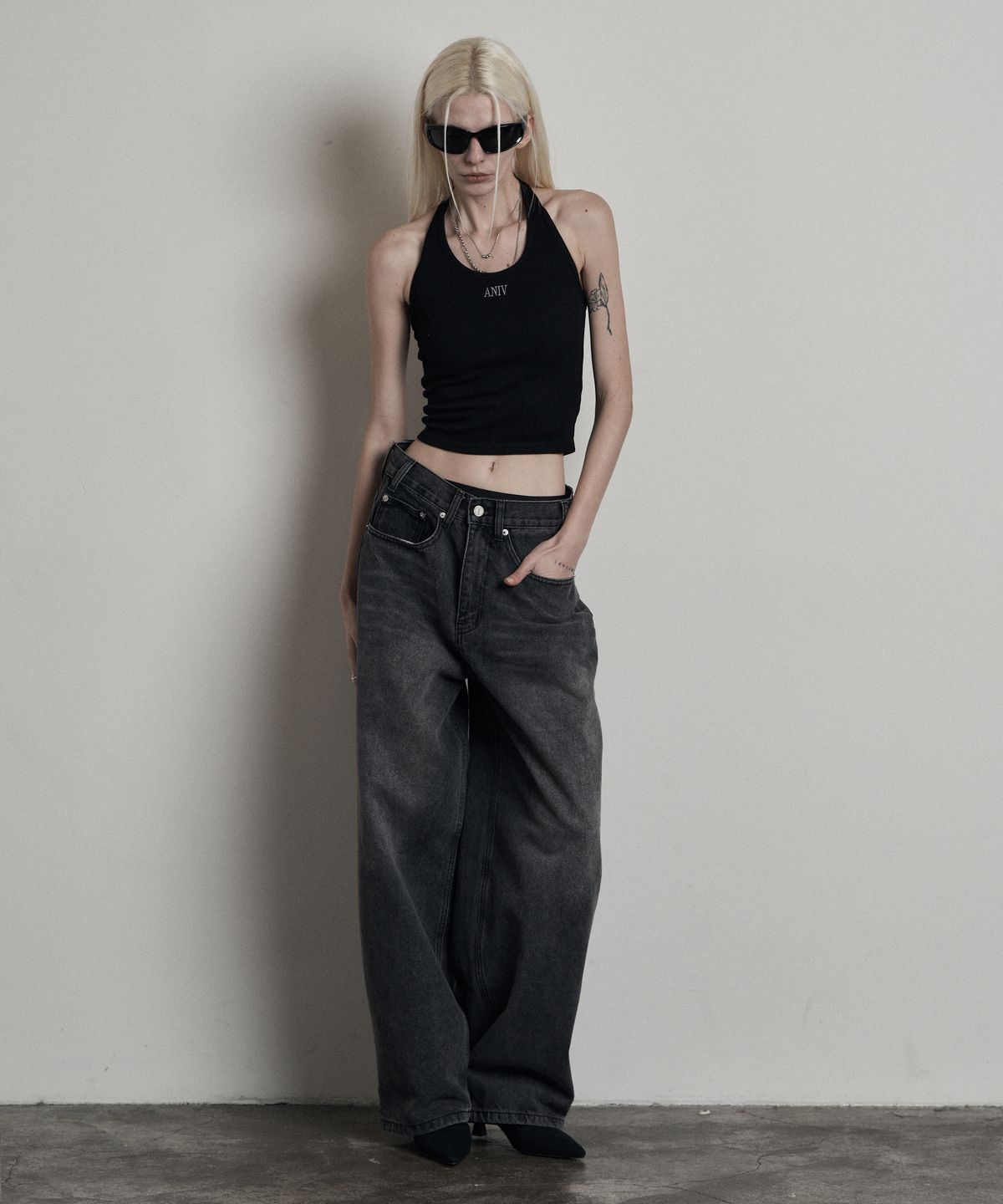 어니브(ANIV) CAT BRUSH FADE WIDE DENIM PANTS RUSTY BLACK