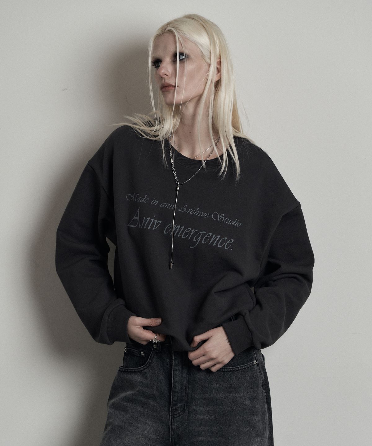 어니브(ANIV) EMERGENCY SWEAT SHIRT CHARCOAL