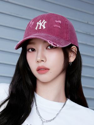 [카리나 착용] 데미지 워싱 언스트럭쳐 볼캡 NY (Burgundy)