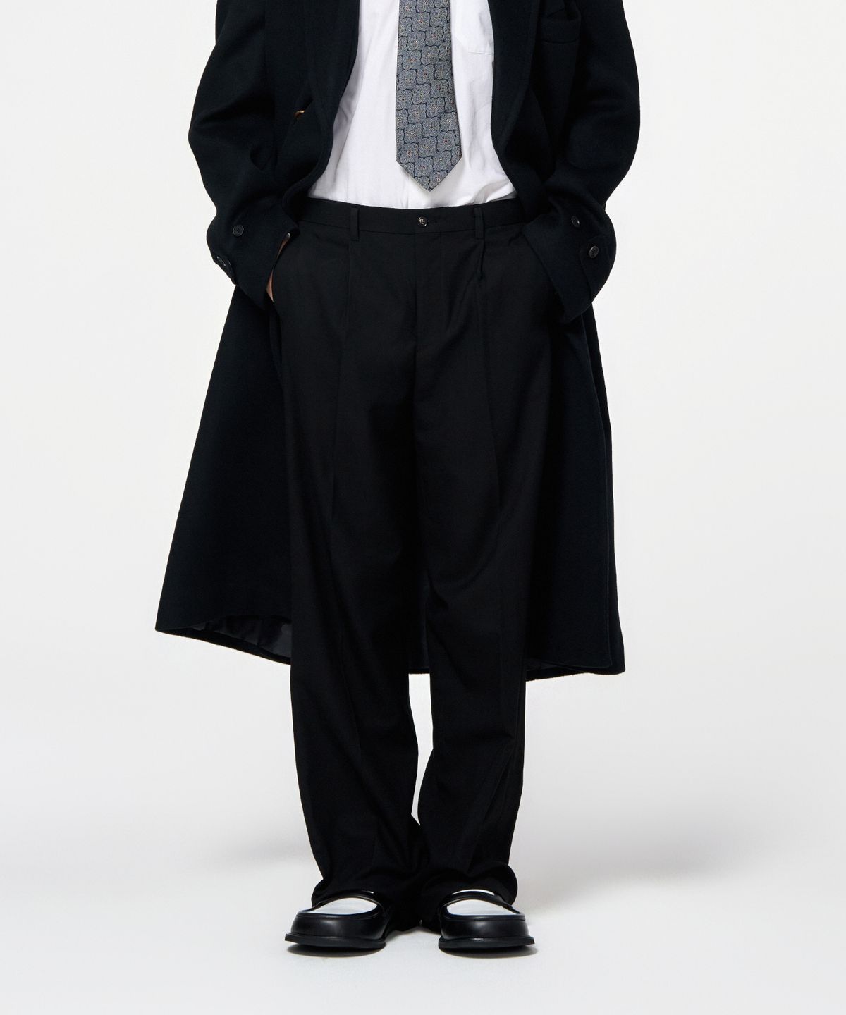홍우성(HONGWOOSUNG) ONETUCK WIDE FLAT TROUSERS_BLACK