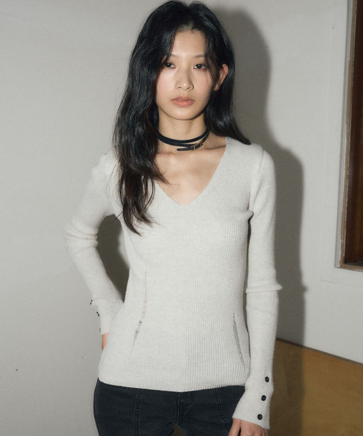 헬레네파리스(HELENE PARIS) 데미지드 브이넥 리브드 니트 [오트밀]
