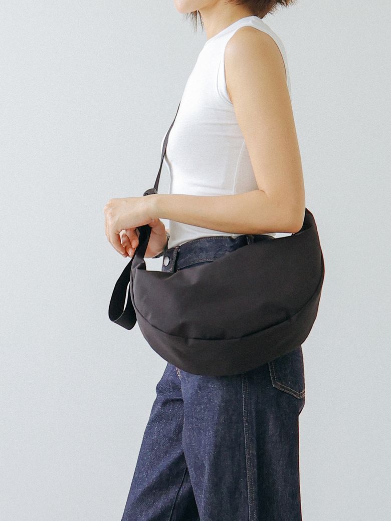Ditto Nylon Crossbody 디토 나일론 크로스백 슬링백
