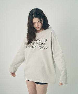[UNISEX] 슬로건 오버사이즈 롱 슬리브 라이트 그레이