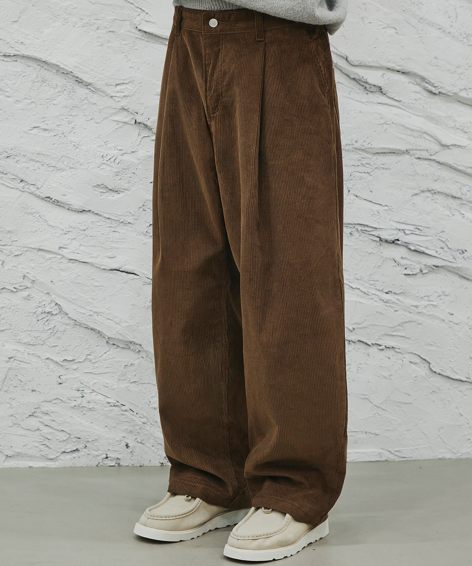 MUSINSA | SIGNATURE One-Tuck Corduroy Wide Pants [Brown]