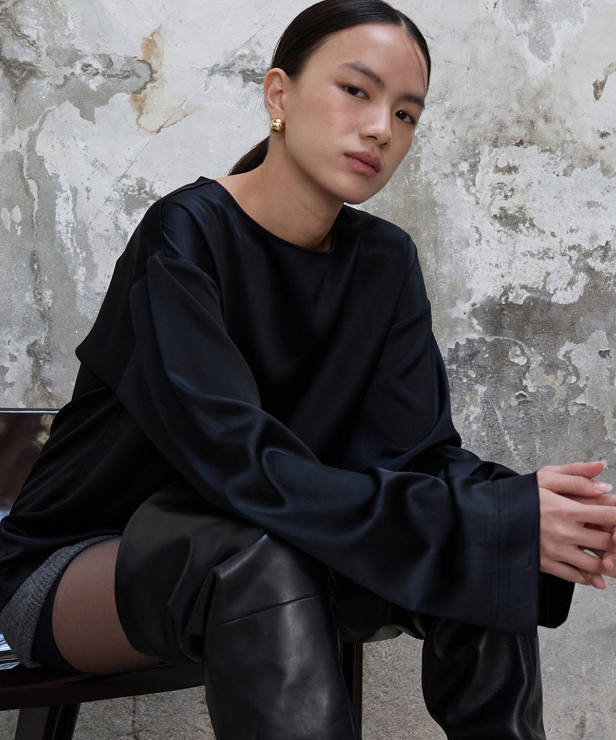 분닥세인츠(THE BOONDOCK SAINTS) Back Slit Silk Blouse Black