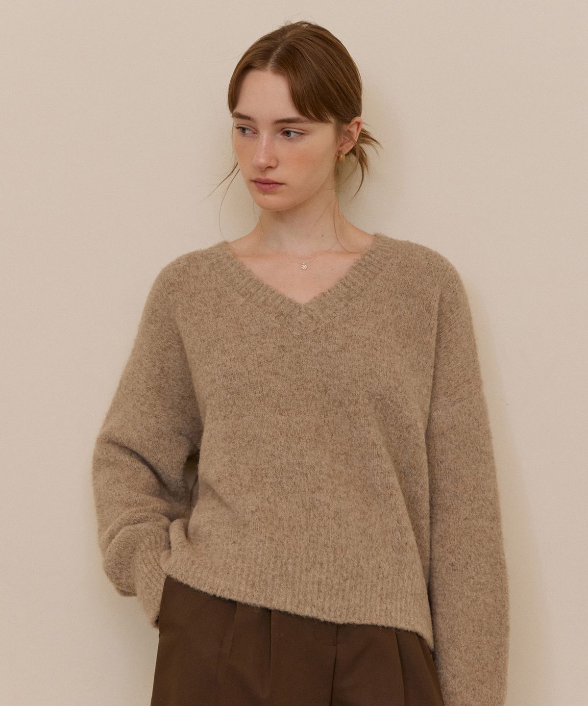 어다울(ADAUL) Soft loose V-neck knit - hazy brown