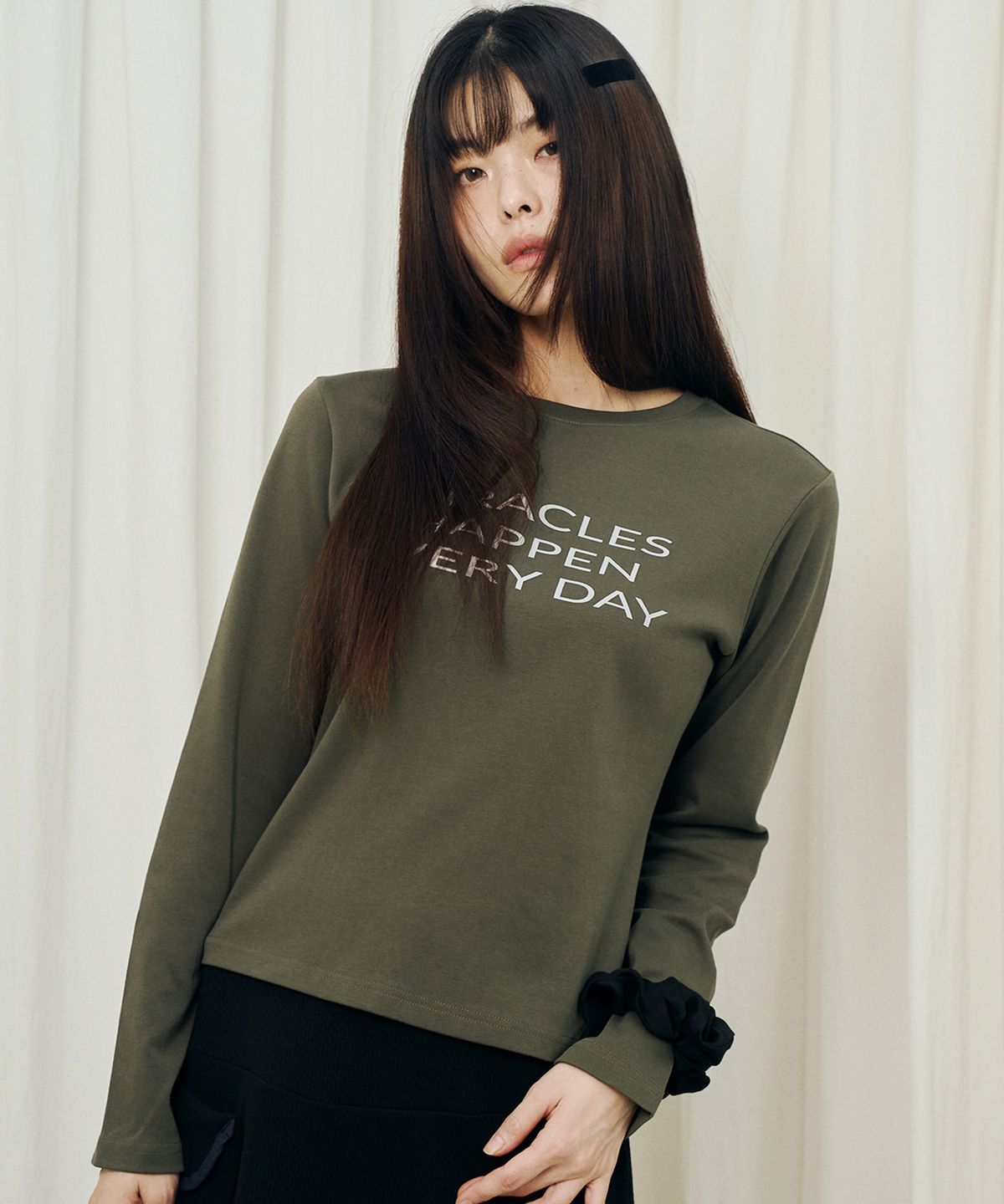 미헤브(MIHEV) 슬로건 롱 슬리브 카키