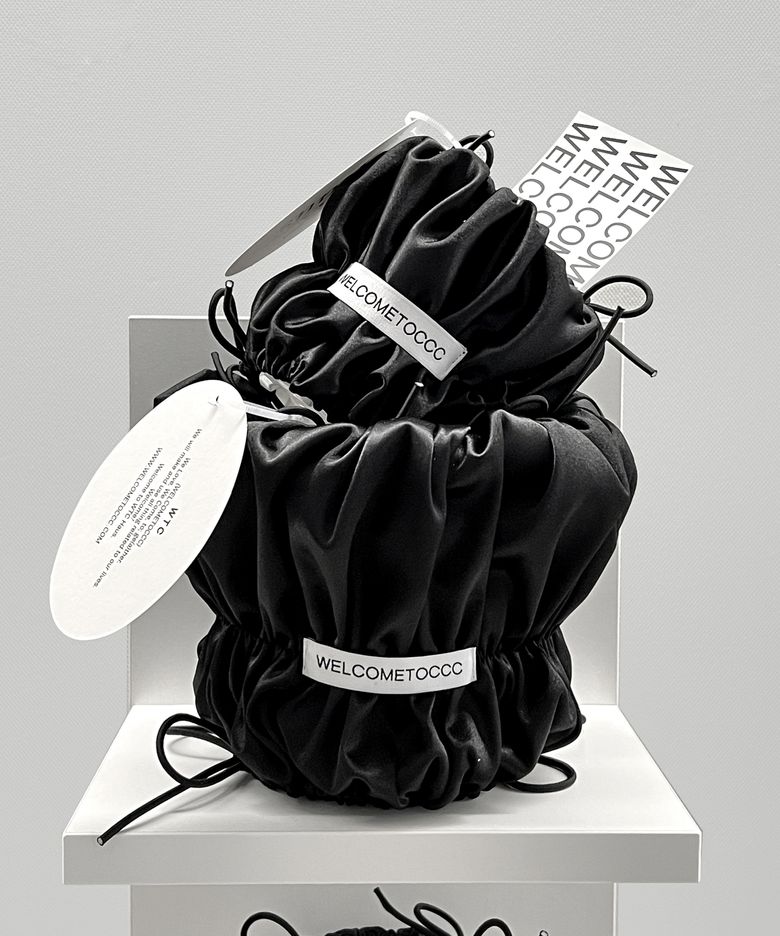 Pou Pou Pot (Black) 화분 팟 (2 Size)