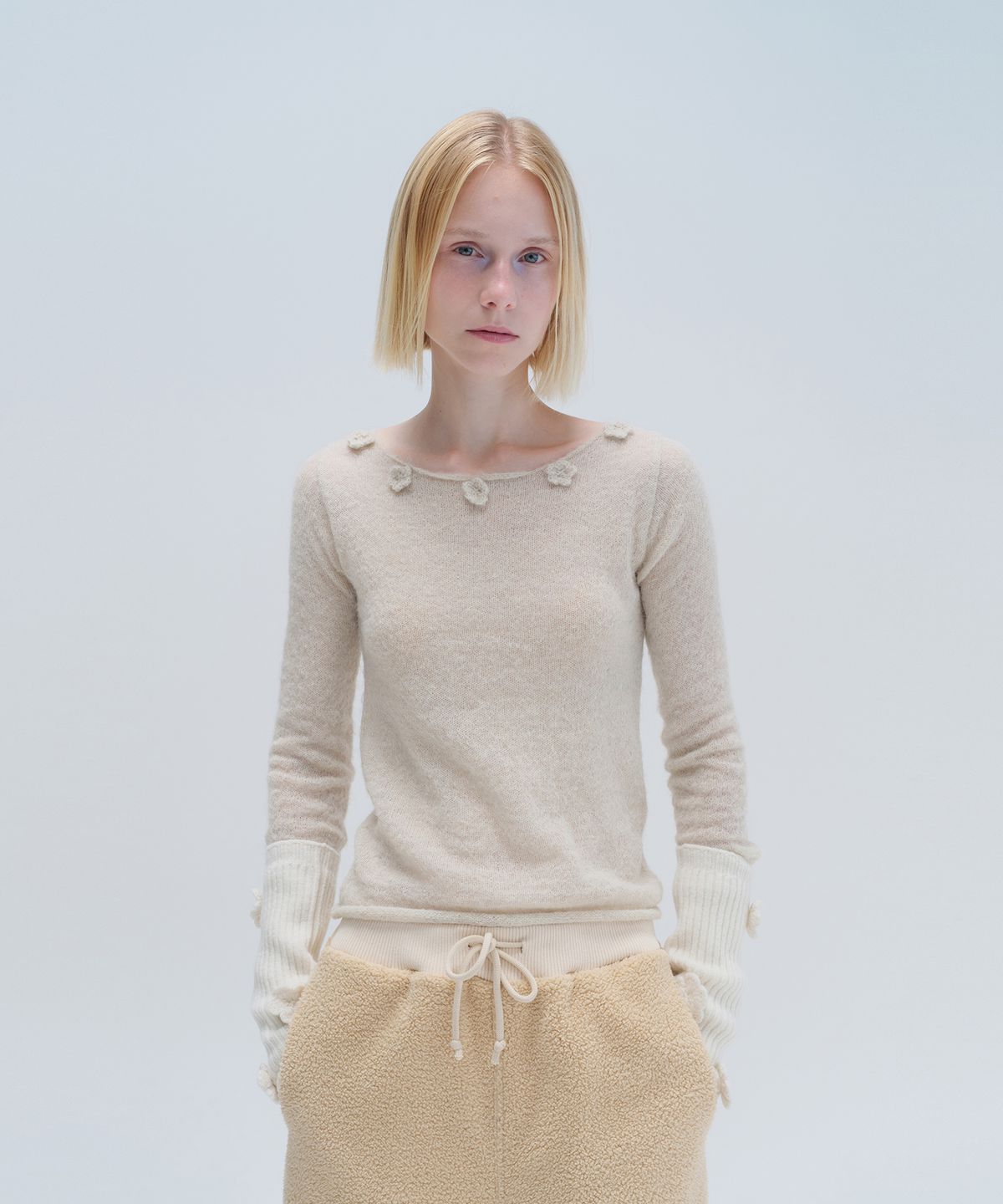 다이애그널(DIAGONAL) ALPACA APPLIQUE KNIT (beige)