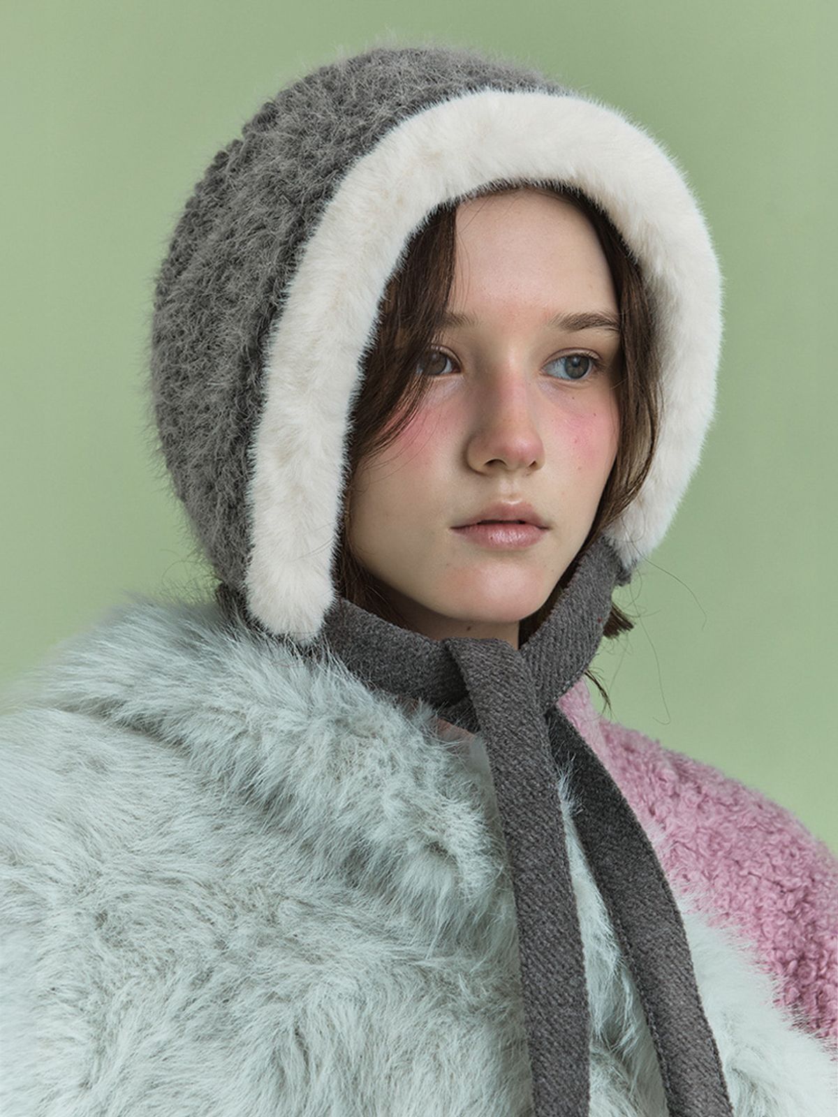 포에지담(POESIEDAME) FUR TRIM BONNET HAT IN  GREY WING
